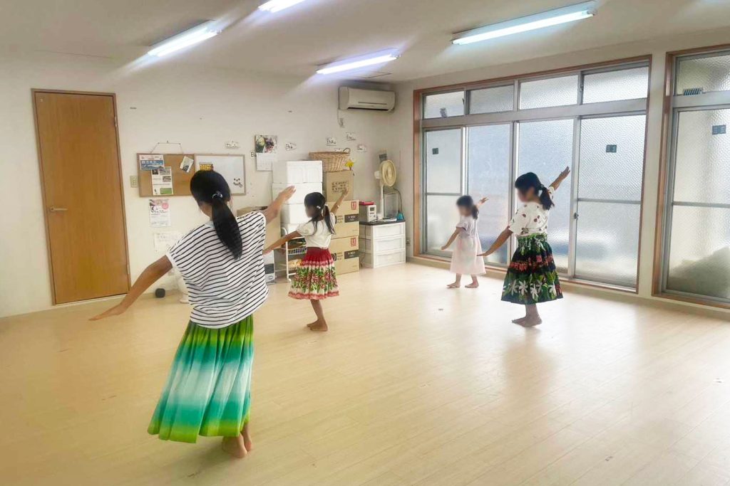 お子さまがレッスンを受ける様子